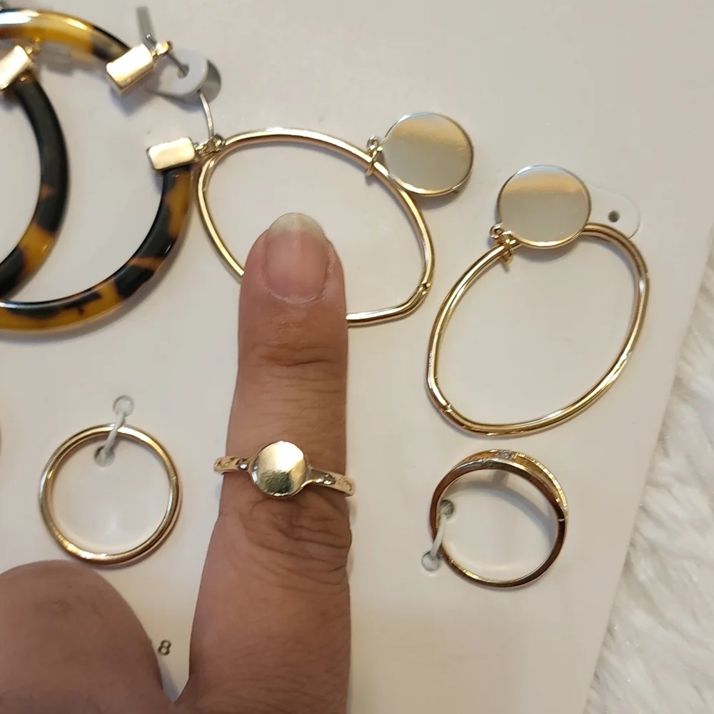 Earings and Rings - Picture 4 of 5